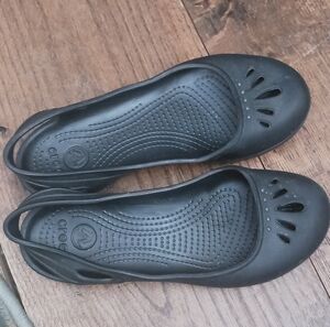 Crocs Black Women's Shoes Slip Ons Sandals Size 7
